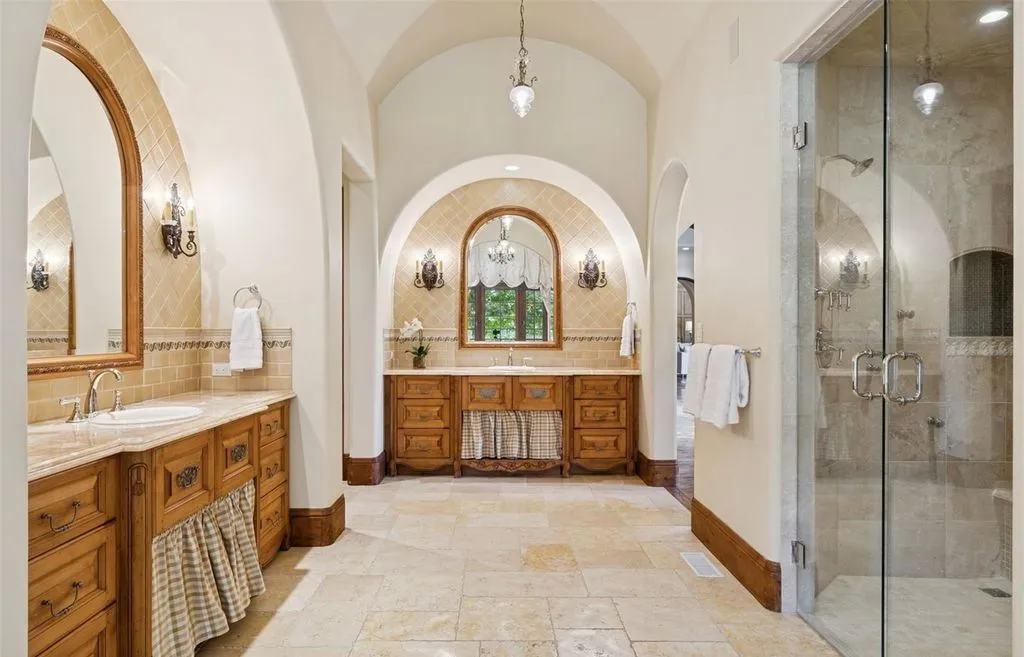 Inside an $8 Million Colorado Residence Masterfully Crafted by Architect Greg Cook 22 Inside 7 Village Road — A Stunning 8 Million Architectural Triumph in Colorado 17