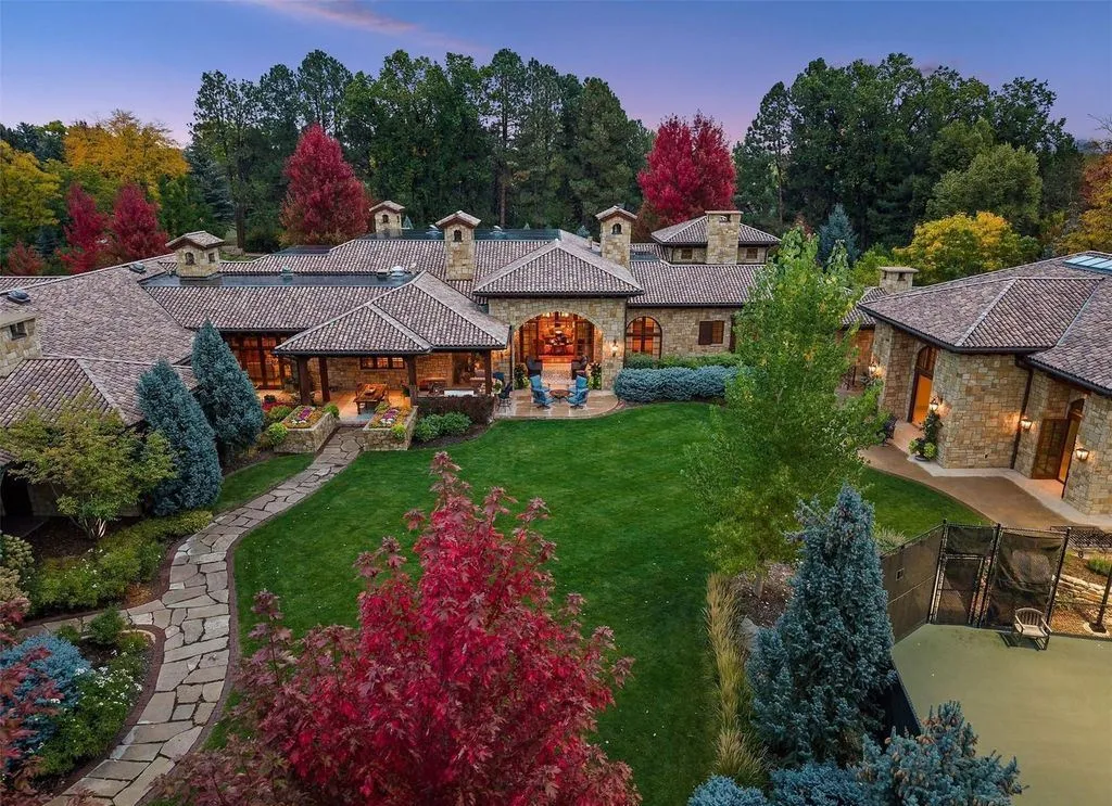 Inside an $8 Million Colorado Residence Masterfully Crafted by Architect Greg Cook 7 Inside 7 Village Road — A Stunning 8 Million Architectural Triumph in Colorado 3