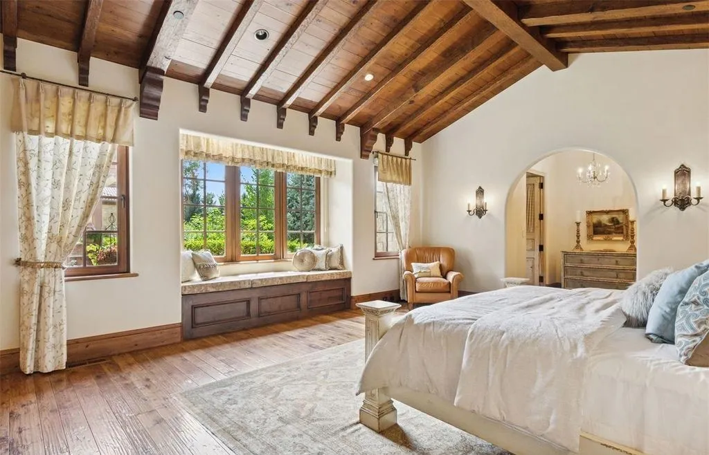 Inside an $8 Million Colorado Residence Masterfully Crafted by Architect Greg Cook 9 Inside 7 Village Road — A Stunning 8 Million Architectural Triumph in Colorado 5