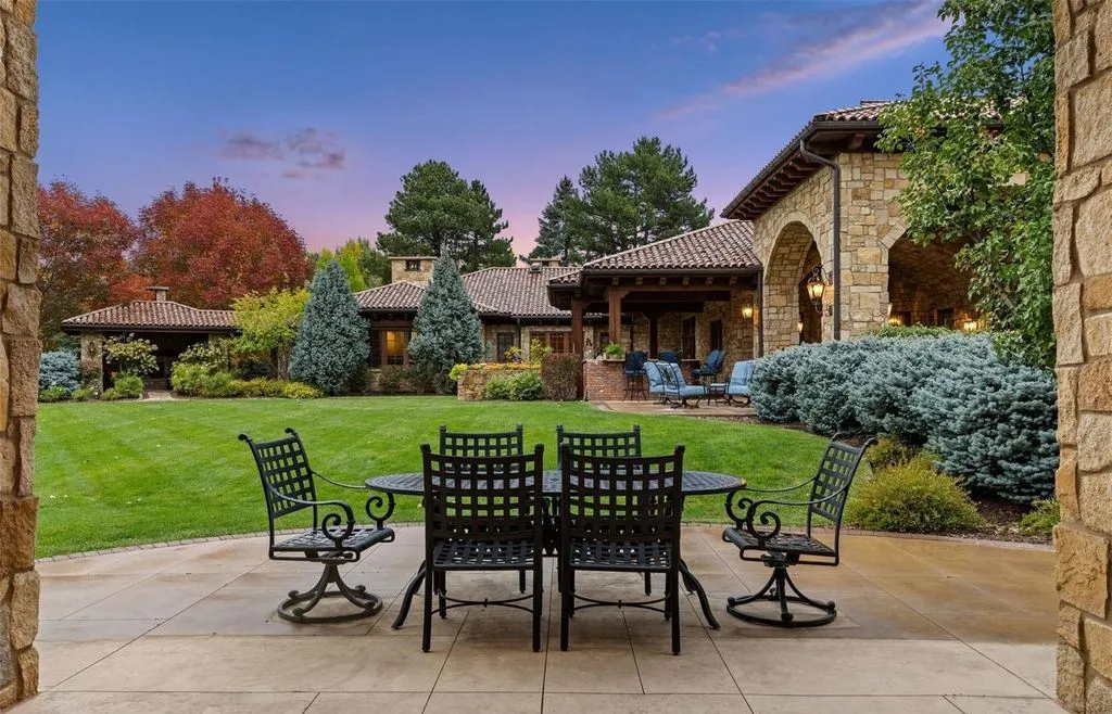 Inside an $8 Million Colorado Residence Masterfully Crafted by Architect Greg Cook 14 Inside 7 Village Road — A Stunning 8 Million Architectural Triumph in Colorado 6