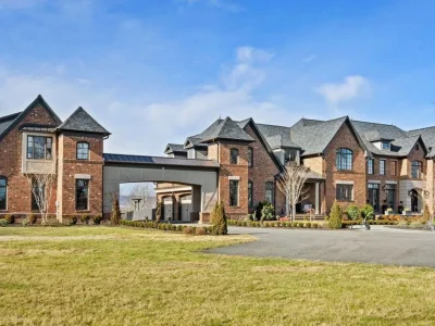 Stunning Virginia Country Estate with Panoramic Blue Ridge Mountain Views Asks $3.395M 1 101 result 1