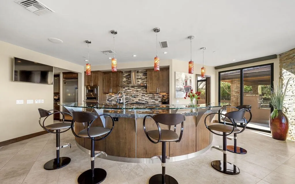 Serene Yet Striking: Inside a $7.1 Million Arizona Desert Showpiece 11 10570 E Pinnacle Peak Rd Unveils an Extraordinary 7.1 Million Arizona Masterpiece 7