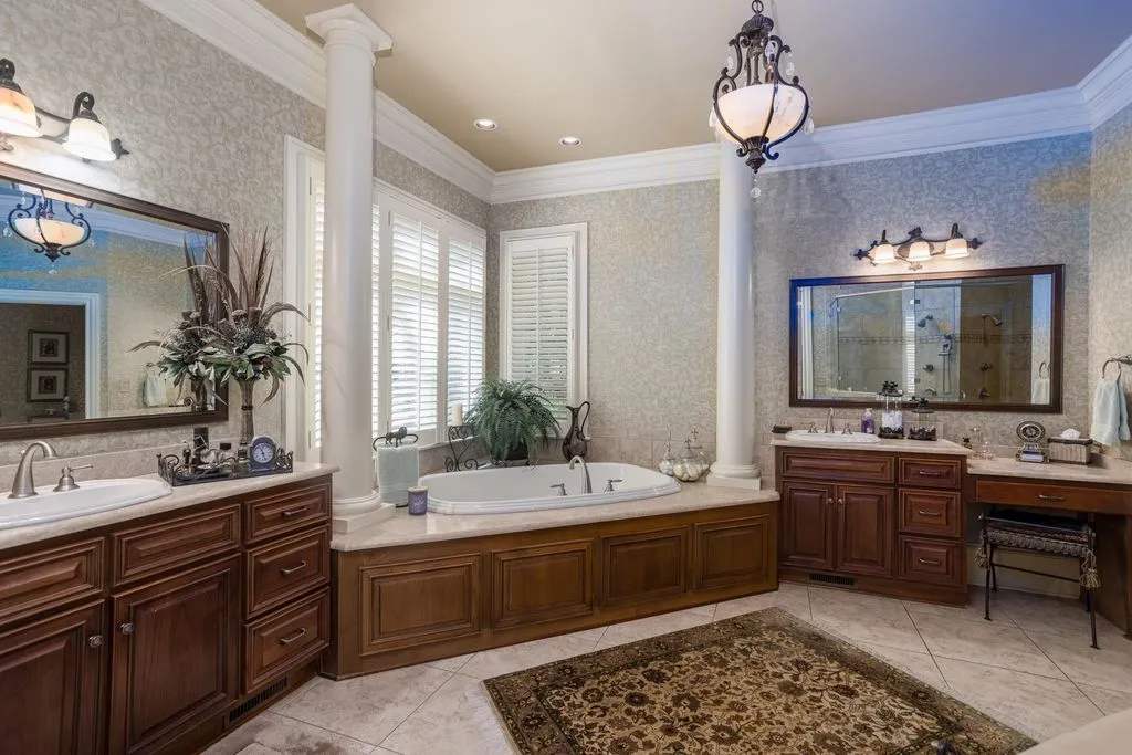 Elevated Coastal Living: $6.595M Georgia Residence with Sweeping Waterfront Scenery 15 1070 Prosperity Point Showcases a Stunning Waterfront Estate 11