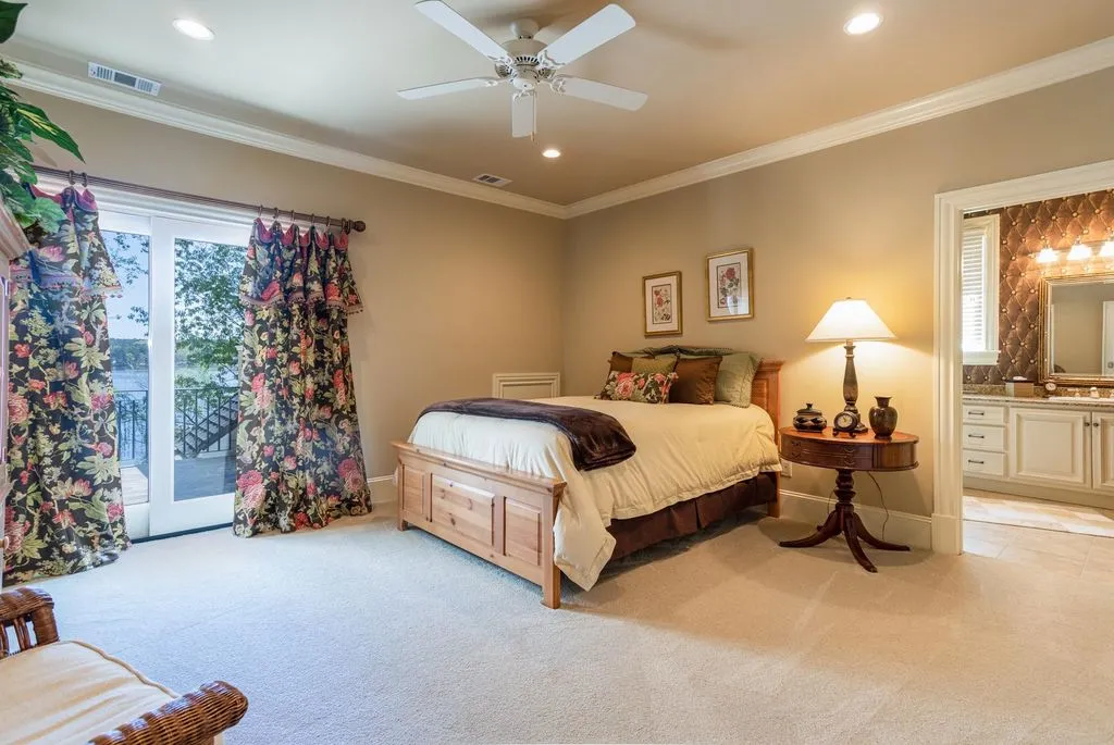 Elevated Coastal Living: $6.595M Georgia Residence with Sweeping Waterfront Scenery 17 1070 Prosperity Point Showcases a Stunning Waterfront Estate 12