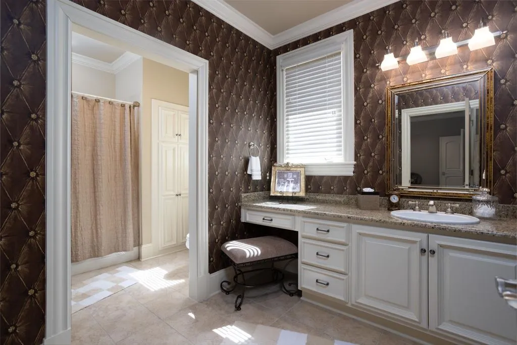 Elevated Coastal Living: $6.595M Georgia Residence with Sweeping Waterfront Scenery 16 1070 Prosperity Point Showcases a Stunning Waterfront Estate 13