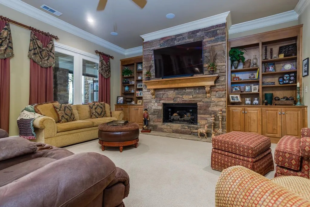 Elevated Coastal Living: $6.595M Georgia Residence with Sweeping Waterfront Scenery 19 1070 Prosperity Point Showcases a Stunning Waterfront Estate 15