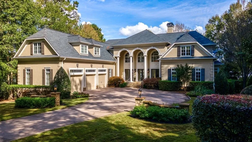 Elevated Coastal Living: $6.595M Georgia Residence with Sweeping Waterfront Scenery 29 1070 Prosperity Point Showcases a Stunning Waterfront Estate 17