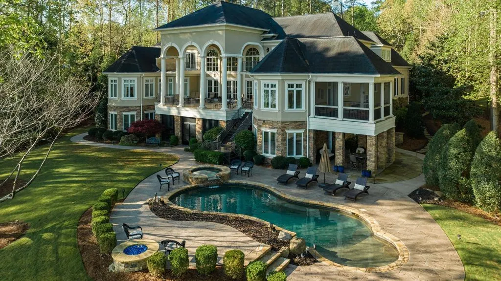 Elevated Coastal Living: $6.595M Georgia Residence with Sweeping Waterfront Scenery 5 1070 Prosperity Point Showcases a Stunning Waterfront Estate 2