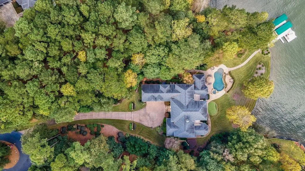 Elevated Coastal Living: $6.595M Georgia Residence with Sweeping Waterfront Scenery 30 1070 Prosperity Point Showcases a Stunning Waterfront Estate 20