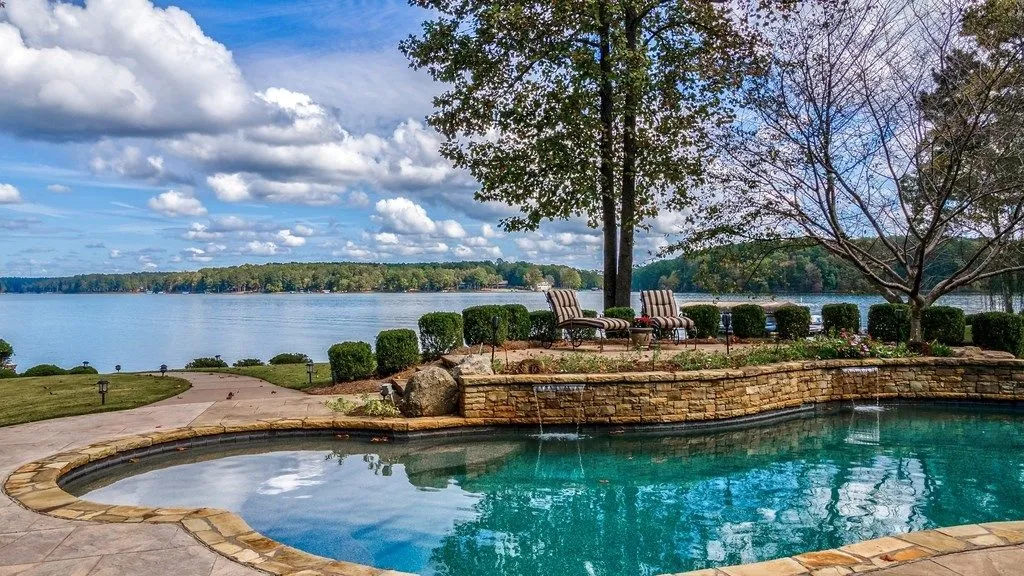 Elevated Coastal Living: $6.595M Georgia Residence with Sweeping Waterfront Scenery 26 1070 Prosperity Point Showcases a Stunning Waterfront Estate 21