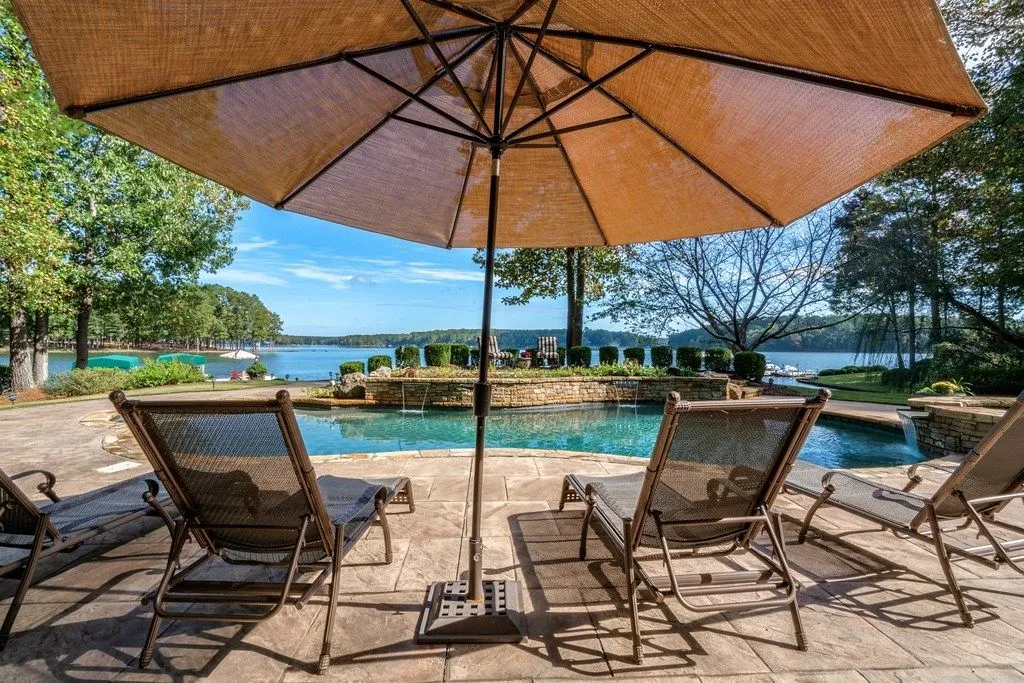 Elevated Coastal Living: $6.595M Georgia Residence with Sweeping Waterfront Scenery 27 1070 Prosperity Point Showcases a Stunning Waterfront Estate 29