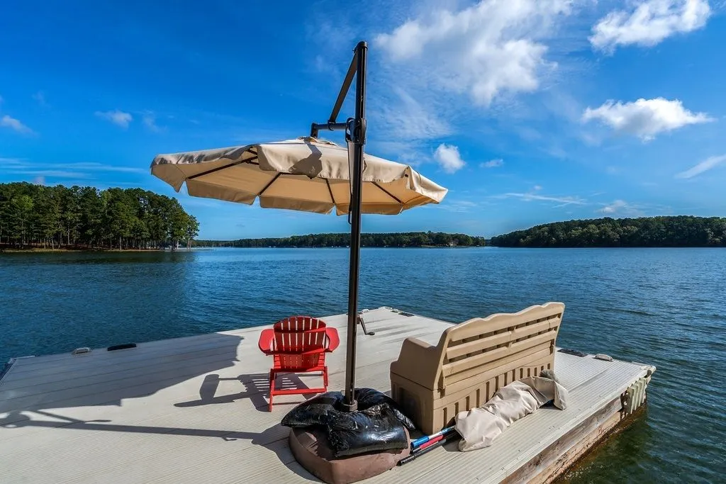 Elevated Coastal Living: $6.595M Georgia Residence with Sweeping Waterfront Scenery 28 1070 Prosperity Point Showcases a Stunning Waterfront Estate 30