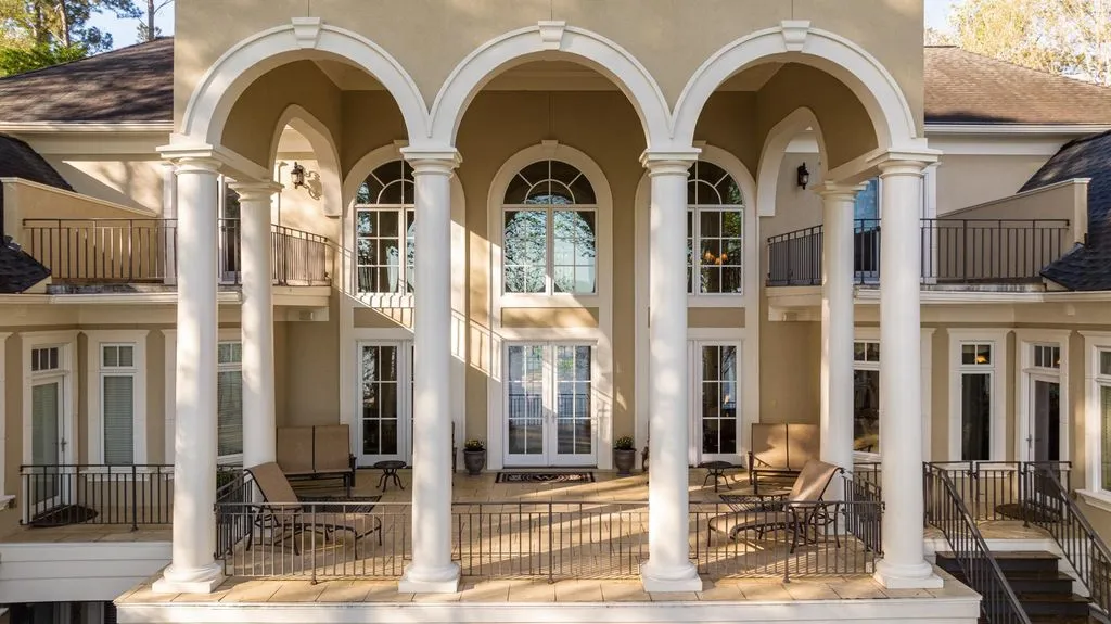 Elevated Coastal Living: $6.595M Georgia Residence with Sweeping Waterfront Scenery 9 1070 Prosperity Point Showcases a Stunning Waterfront Estate 5