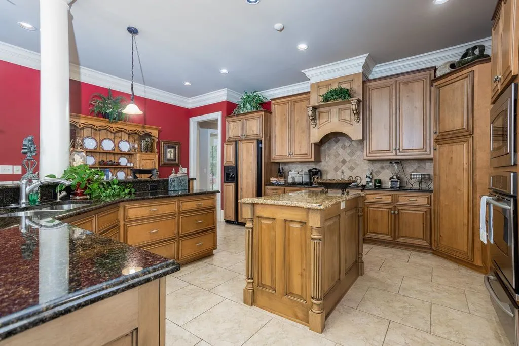 Elevated Coastal Living: $6.595M Georgia Residence with Sweeping Waterfront Scenery 12 1070 Prosperity Point Showcases a Stunning Waterfront Estate 8