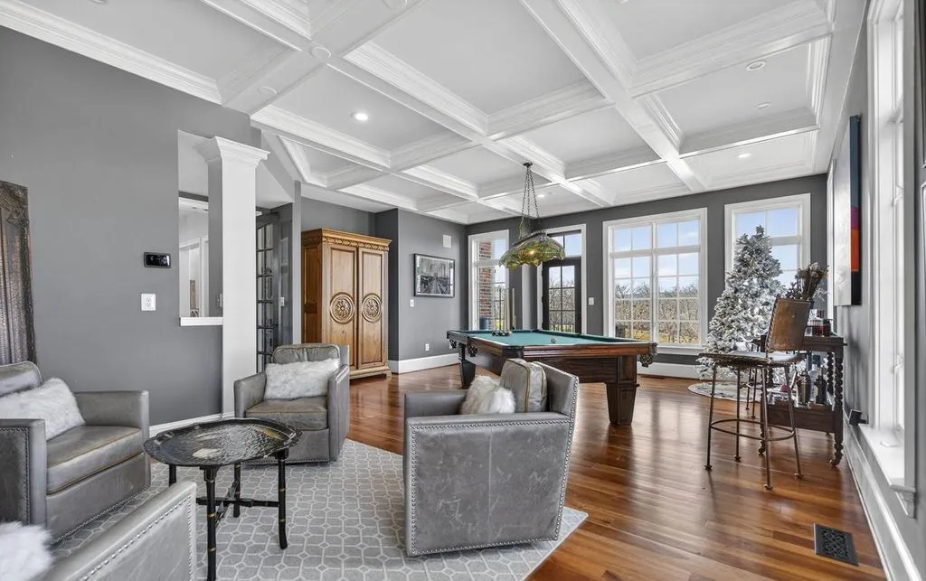 Stunning Virginia Country Estate with Panoramic Blue Ridge Mountain Views Asks $3.395M 10 107 result 1