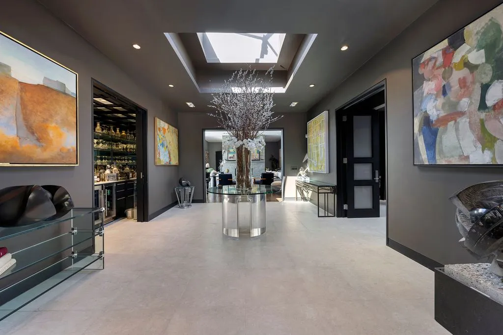 Secluded New York Retreat with Infinity-Edge Pool Hits the Market for $19.5 Million 11 107 result