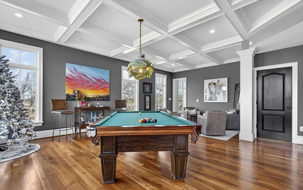 Stunning Virginia Country Estate with Panoramic Blue Ridge Mountain Views Asks $3.395M 11 108 result 1