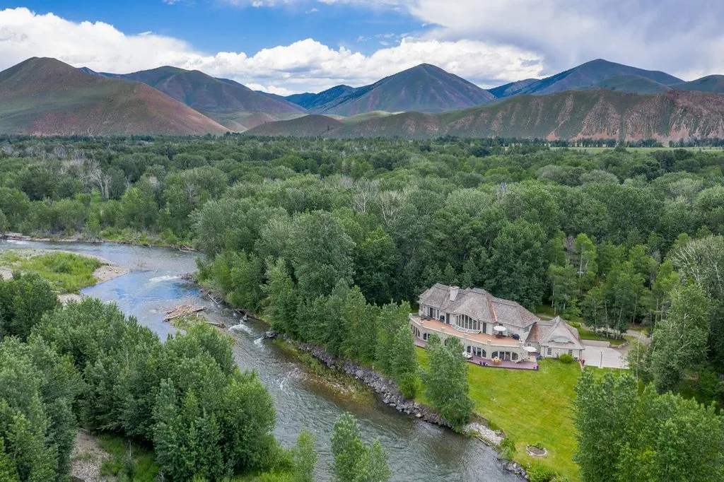 Spectacular Idaho Valley Estate Offering a Truly Rare Homesite Priced at $5.995M 26 114 Deer Creek Ln — Spectacular Valley Estate Offering a Truly Rare Homesite 22
