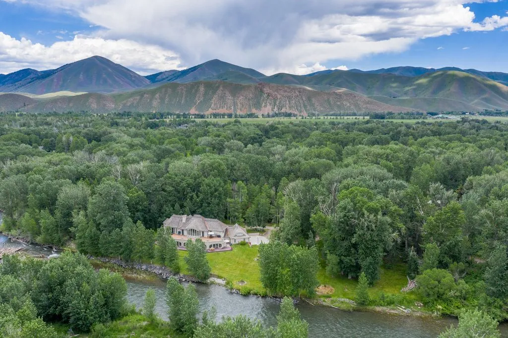 Spectacular Idaho Valley Estate Offering a Truly Rare Homesite Priced at $5.995M 27 114 Deer Creek Ln — Spectacular Valley Estate Offering a Truly Rare Homesite 3