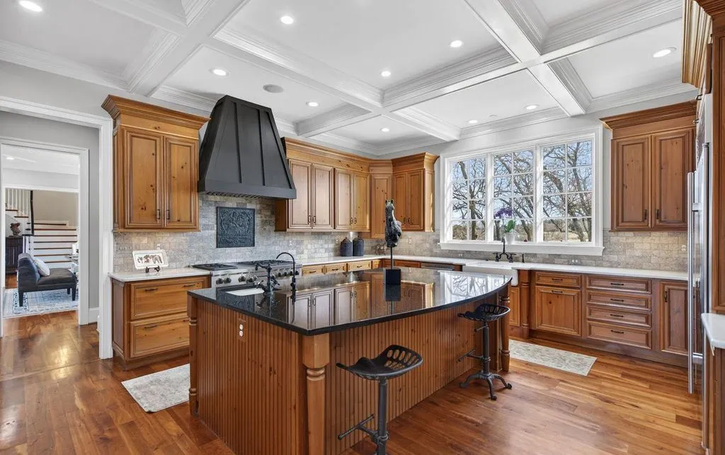 Stunning Virginia Country Estate with Panoramic Blue Ridge Mountain Views Asks $3.395M 14 115 result 1