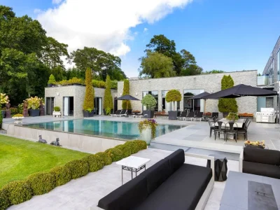 Secluded New York Retreat with Infinity-Edge Pool Hits the Market for $19.5 Million 1 117 result