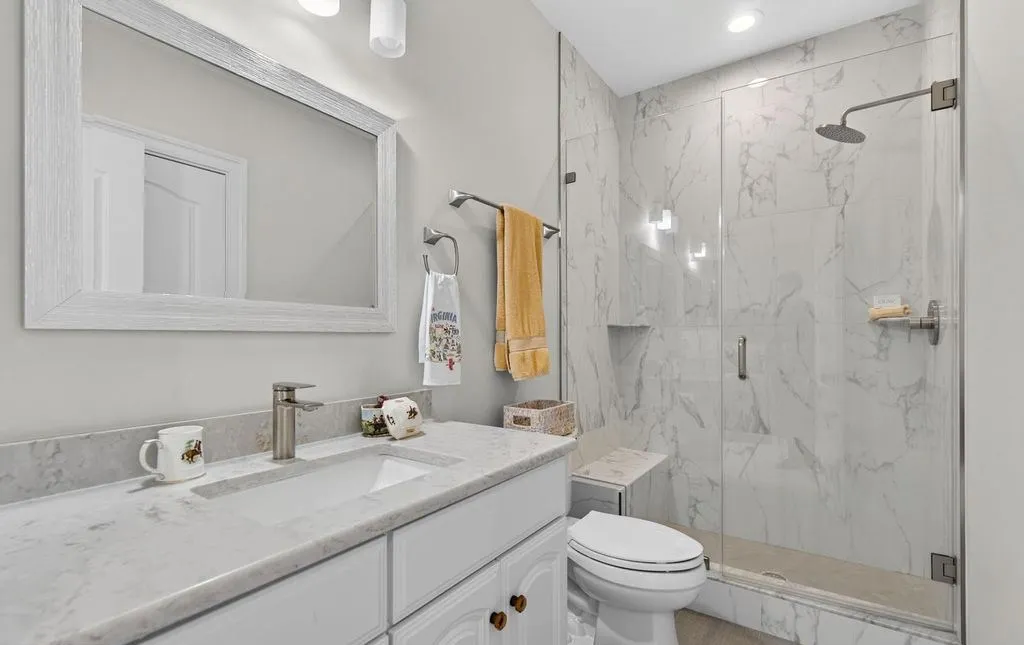 Stunning Virginia Country Estate with Panoramic Blue Ridge Mountain Views Asks $3.395M 19 118 result 1