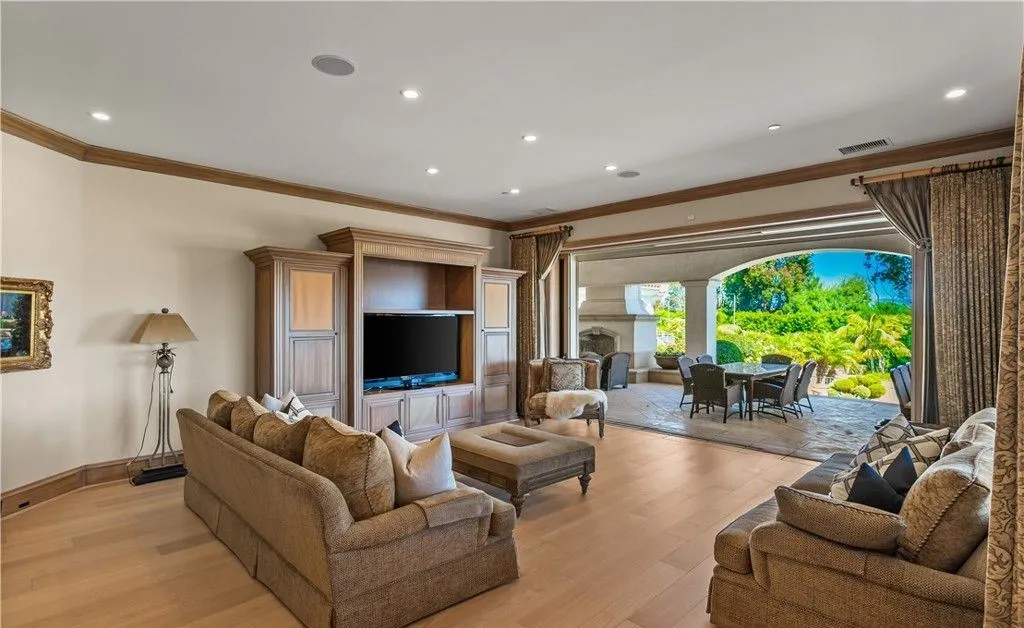 Luxury Coastal Estate with Ocean Views in Southern California Priced at $17.988M 16 12 Morning Dove Magnificent Ocean View Estate in Southern California 15