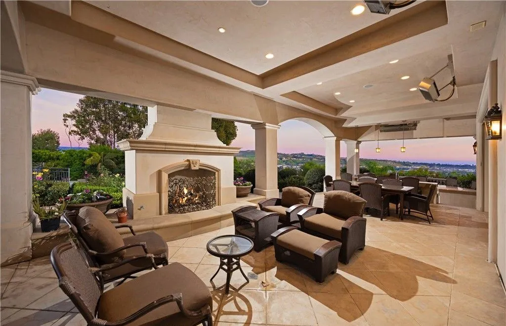 Luxury Coastal Estate with Ocean Views in Southern California Priced at $17.988M 18 12 Morning Dove Magnificent Ocean View Estate in Southern California 17