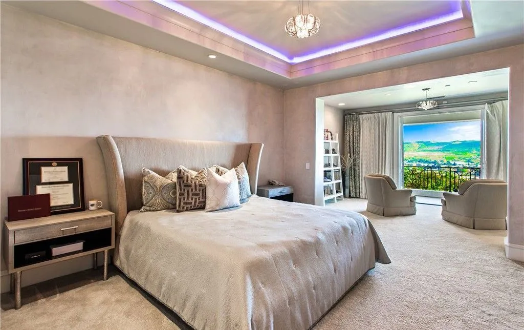 Luxury Coastal Estate with Ocean Views in Southern California Priced at $17.988M 26 12 Morning Dove Magnificent Ocean View Estate in Southern California 21