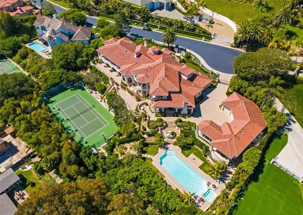 Luxury Coastal Estate with Ocean Views in Southern California Priced at $17.988M 20 12 Morning Dove Magnificent Ocean View Estate in Southern California 3