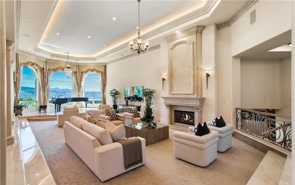 Luxury Coastal Estate with Ocean Views in Southern California Priced at $17.988M 8 12 Morning Dove Magnificent Ocean View Estate in Southern California 7