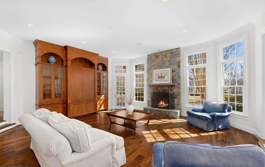 Stunning 5-Acre Estate Surrounded by Lush Gardens in Virginia Listed for $5.999M 14 1205 Towlston Rd Exceptional 5 Acre Private Estate in Virginia 10