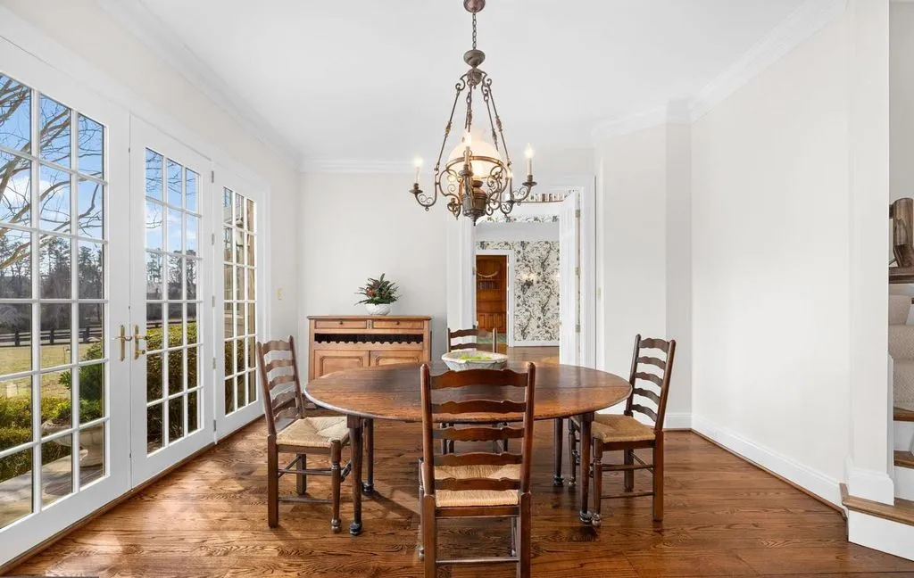 Stunning 5-Acre Estate Surrounded by Lush Gardens in Virginia Listed for $5.999M 16 1205 Towlston Rd Exceptional 5 Acre Private Estate in Virginia 12