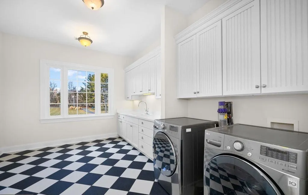 Stunning 5-Acre Estate Surrounded by Lush Gardens in Virginia Listed for $5.999M 25 1205 Towlston Rd Exceptional 5 Acre Private Estate in Virginia 15