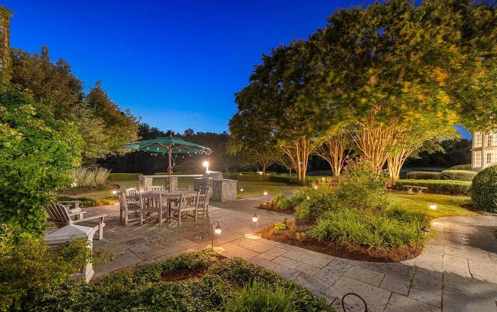 Stunning 5-Acre Estate Surrounded by Lush Gardens in Virginia Listed for $5.999M 19 1205 Towlston Rd Exceptional 5 Acre Private Estate in Virginia 19