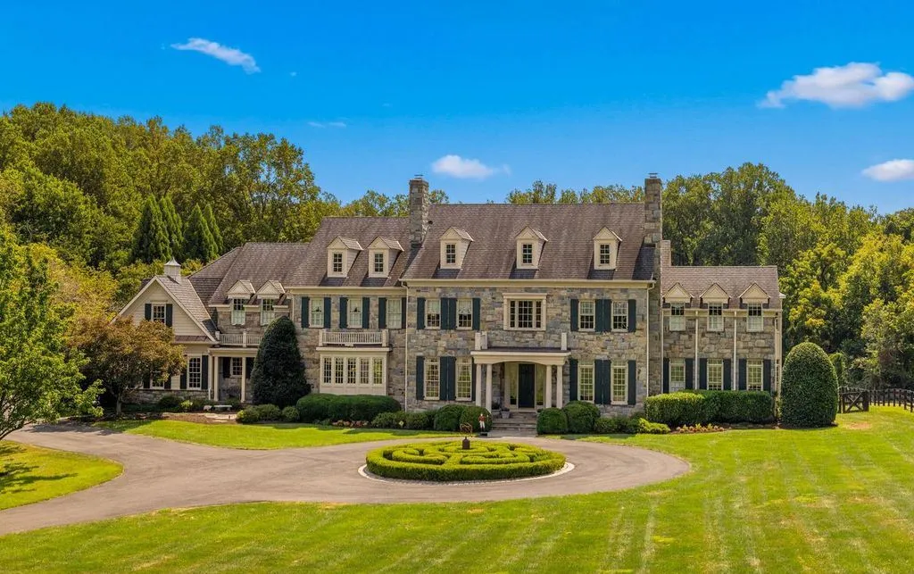 Stunning 5-Acre Estate Surrounded by Lush Gardens in Virginia Listed for $5.999M 6 1205 Towlston Rd Exceptional 5 Acre Private Estate in Virginia 2