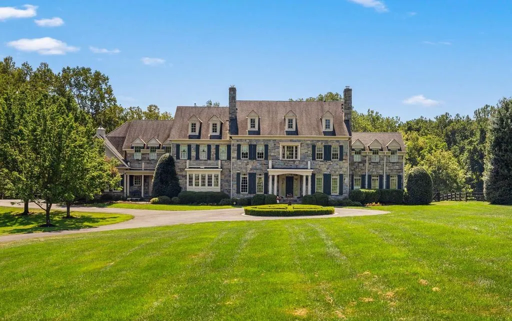 Stunning 5-Acre Estate Surrounded by Lush Gardens in Virginia Listed for $5.999M 20 1205 Towlston Rd Exceptional 5 Acre Private Estate in Virginia 20
