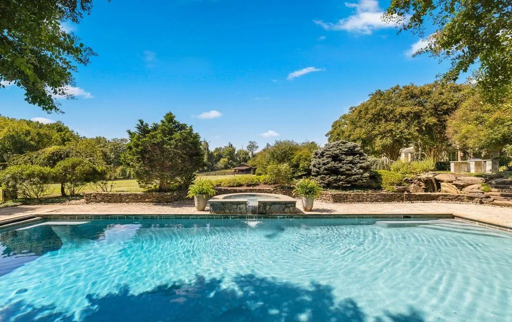 Stunning 5-Acre Estate Surrounded by Lush Gardens in Virginia Listed for $5.999M 21 1205 Towlston Rd Exceptional 5 Acre Private Estate in Virginia 21