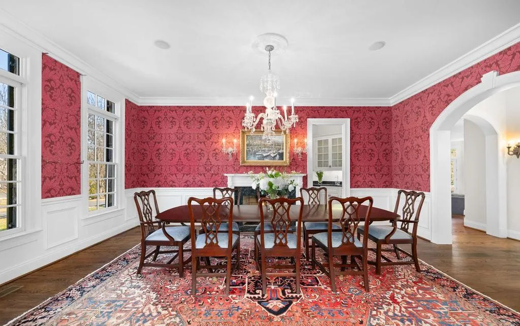 Stunning 5-Acre Estate Surrounded by Lush Gardens in Virginia Listed for $5.999M 10 1205 Towlston Rd Exceptional 5 Acre Private Estate in Virginia 6