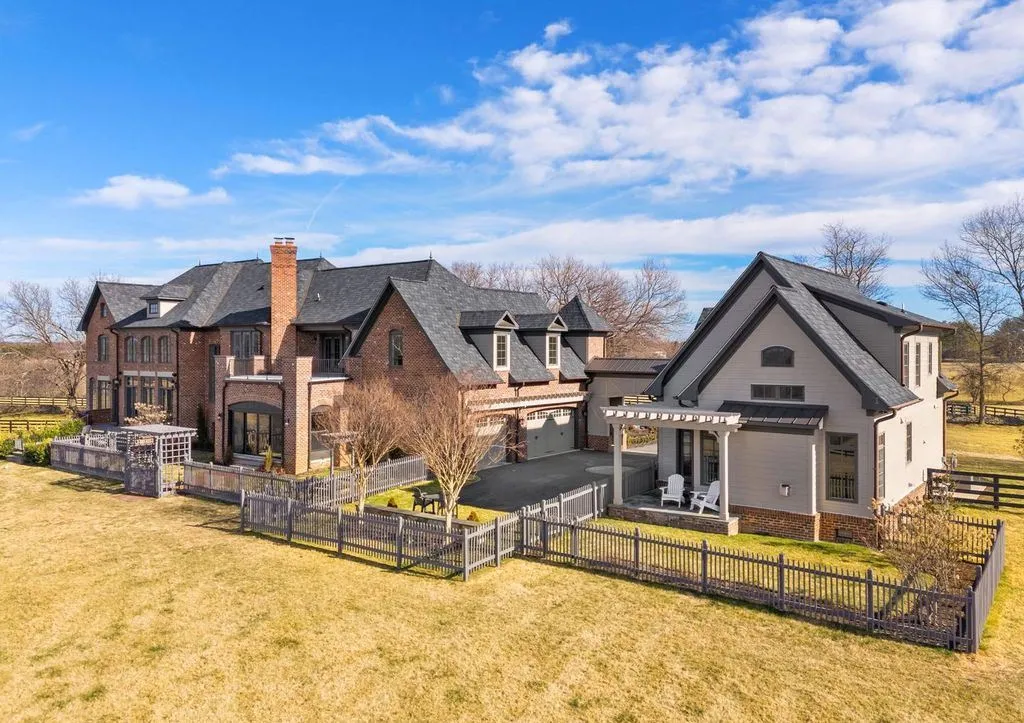 Stunning Virginia Country Estate with Panoramic Blue Ridge Mountain Views Asks $3.395M 25 123 result 1