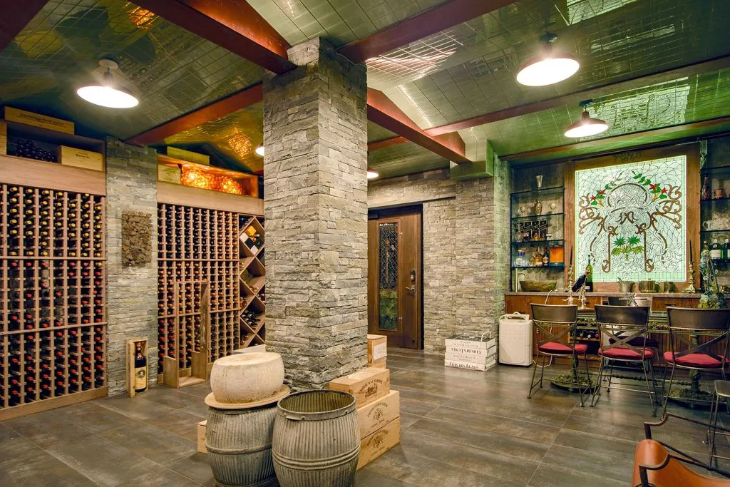 Secluded New York Retreat with Infinity-Edge Pool Hits the Market for $19.5 Million 24 124 result