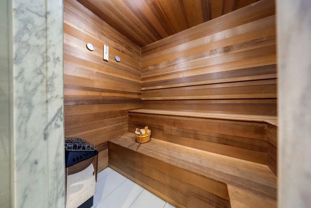 Secluded New York Retreat with Infinity-Edge Pool Hits the Market for $19.5 Million 26 126 result