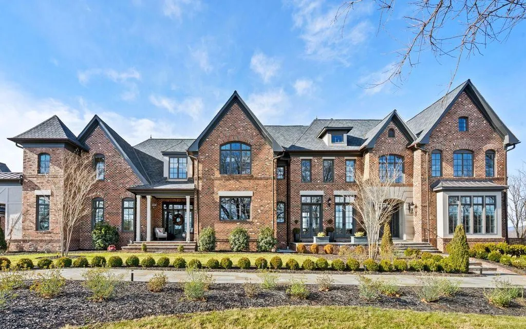 Stunning Virginia Country Estate with Panoramic Blue Ridge Mountain Views Asks $3.395M 27 127 result 1