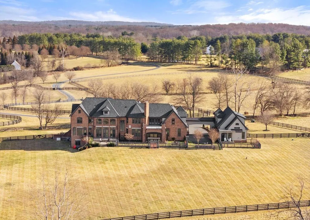 Stunning Virginia Country Estate with Panoramic Blue Ridge Mountain Views Asks $3.395M 28 128 result 1