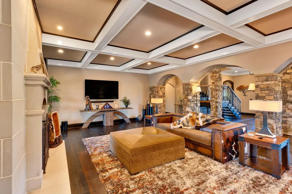 Grand Country Estate with 22 Private Acres in Georgia Listed for $4.9M 8 1297 Houston Valley Rd — Spectacular Private Estate on 22 Acres 4