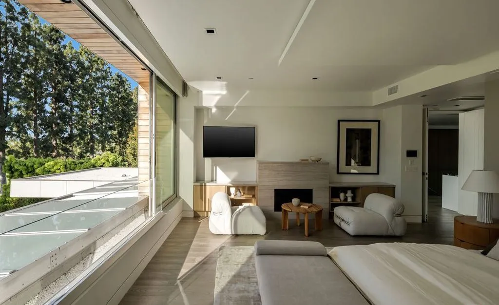 Breathtaking Golf Course Views Define This $10.995M California Contemporary Estate 13 13120 Nimrod Pl A Breathtaking Modern Estate Overlooking the Golf Course 20