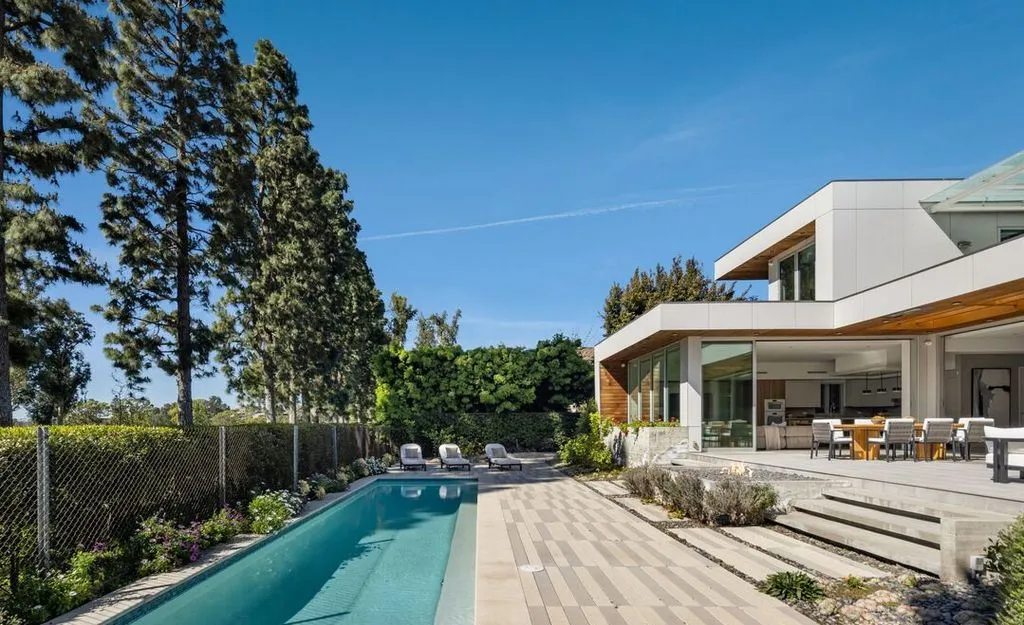 Breathtaking Golf Course Views Define This $10.995M California Contemporary Estate 19 13120 Nimrod Pl A Breathtaking Modern Estate Overlooking the Golf Course 7