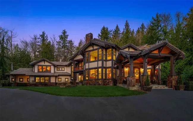 $3,195,000 Washington Timber-Frame Masterpiece Lives Like a Private Mountain Resort