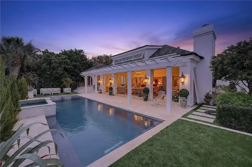 Stunning $7.8 Million Luxury Golf Estate in Indian River Shores Real Estate, Exclusive Resort-Style Living Opportunity 16 Luxury golf course home at 140 Island Creek Dr in Indian River Shores with pool and landscaped backyard