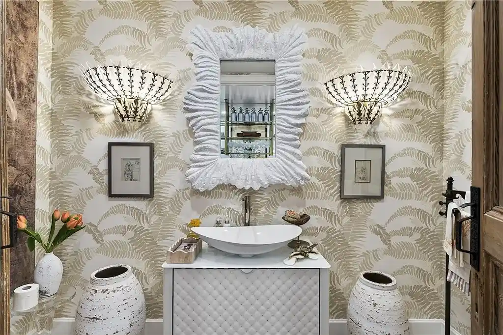 Stunning $7.8 Million Luxury Golf Estate in Indian River Shores Real Estate, Exclusive Resort-Style Living Opportunity 14 Luxury golf course home at 140 Island Creek Dr in Indian River Shores with pool and landscaped backyard